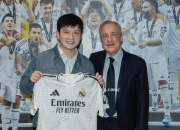 南宫娱乐-足球巨星频频亮相，球迷狂热追捧